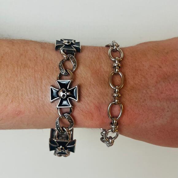 Y2K Silver and Black Skull and Crosses Charm Bracelet - Picture 7 of 9